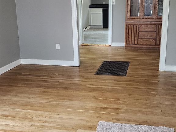3rd image of 108 W Peabody St