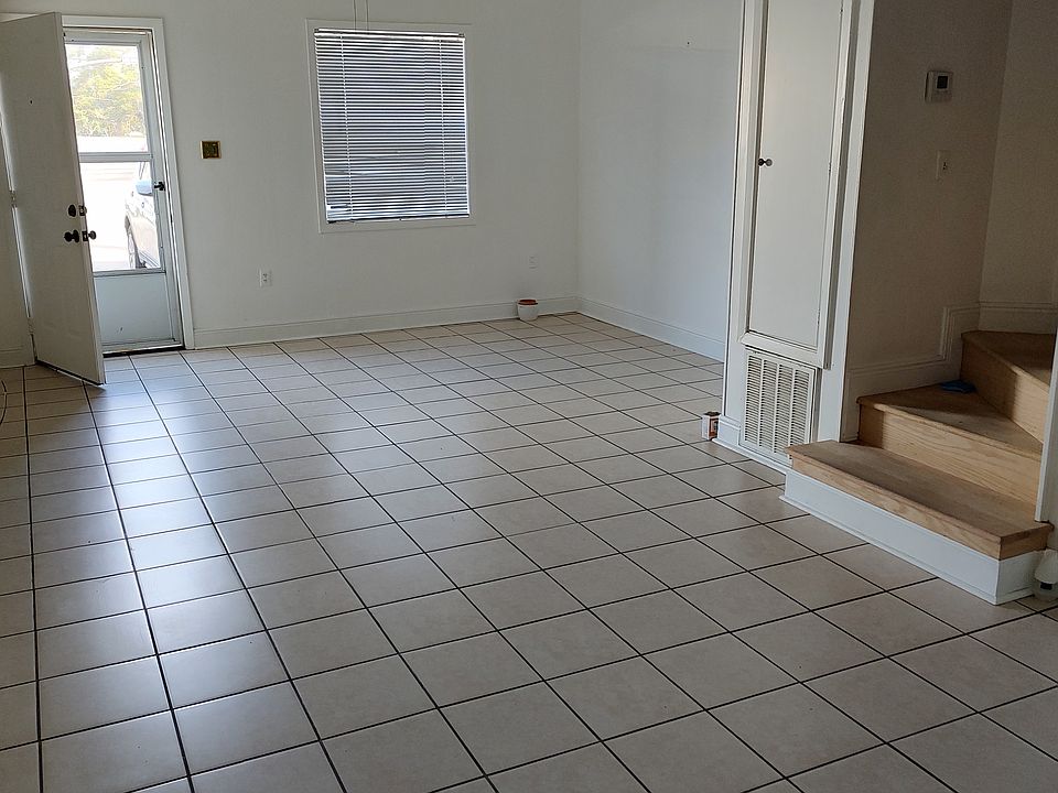 2nd image of 1302 Hardy St