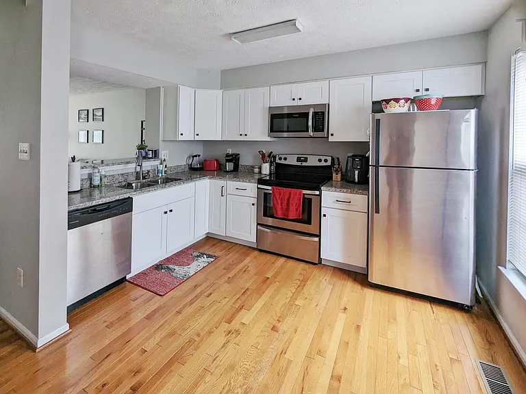 5240 Earles Ct — Photo 7
