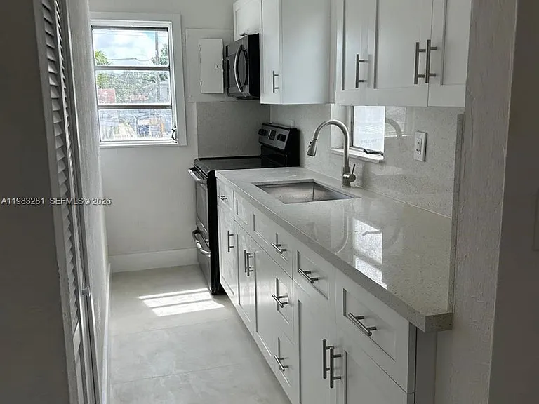 2908 NW 14th Ct #1 — Photo 8
