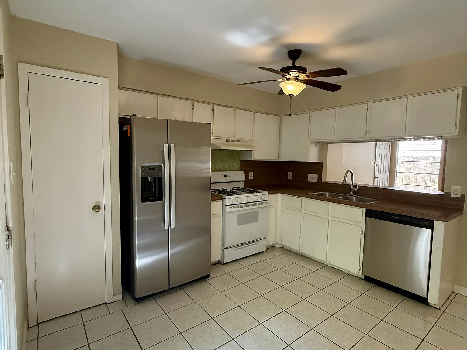 X - Lanshire Dr 10805 -- Ronda - MO - B — Photo 4