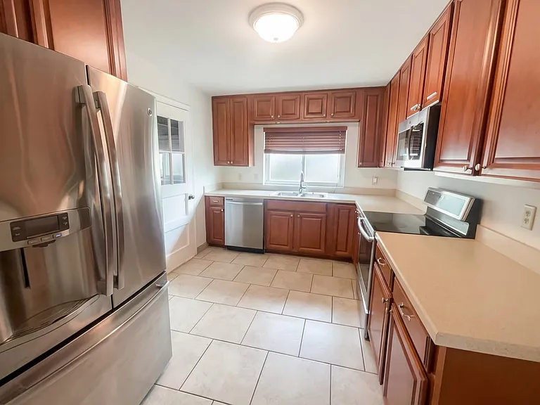 6128 Robbins Cir S — Photo 3