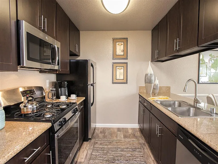 Deer Valley Apartment Homes — Photo 10