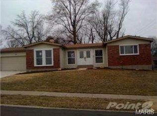 2015 Granada Dr, Florissant, MO 63033