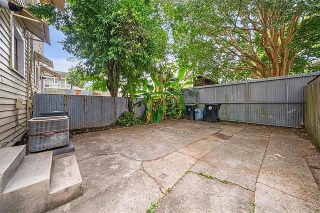 2608 Magazine St — Photo 29