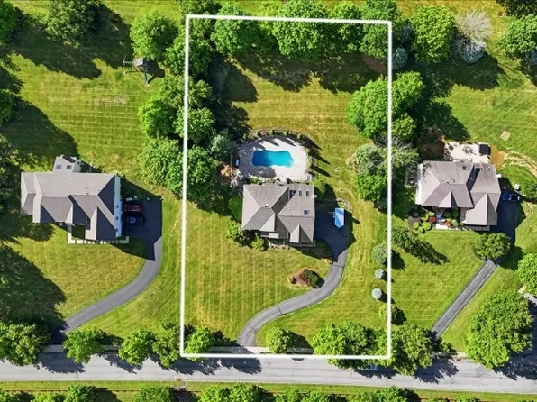 29 Old Schoolhouse Rd, Bethlehem Twp., NJ 08802