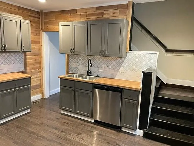 3 bed, 2352 sqft, $1,395 — Photo 3