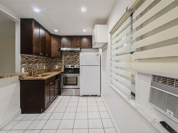 5th image of 901 NE 40th Street
