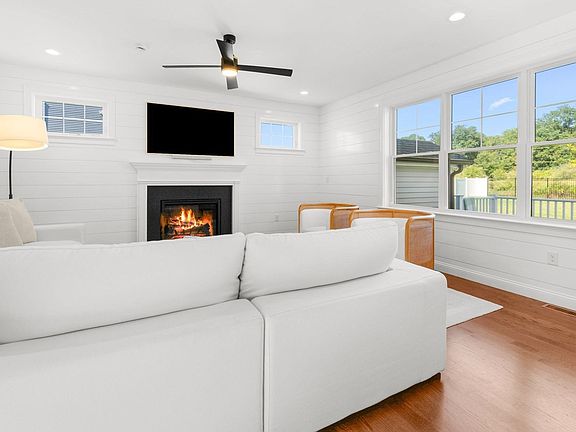 4th image of 82 Colts Way