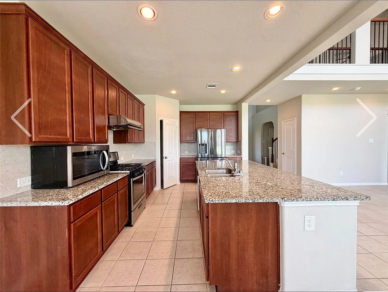 4 bed, 2690 sqft, $3,000 — Photo 3