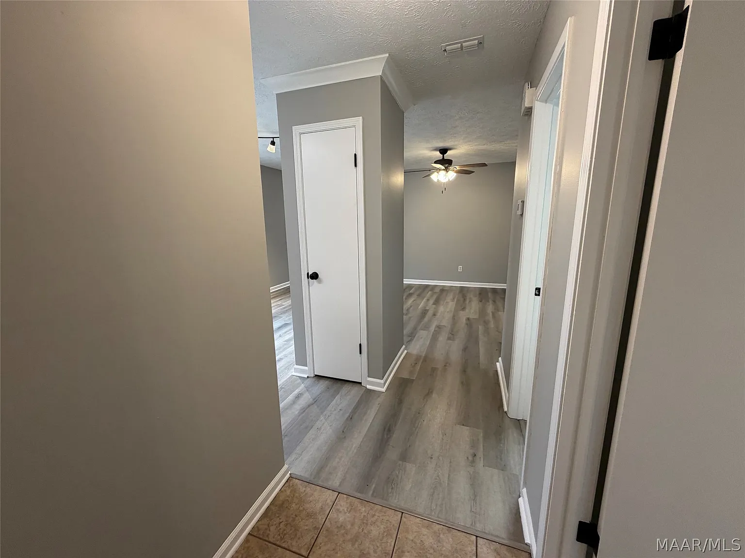 2 bed, 2.0 bath, 967 sqft, $1,295 — Photo 2