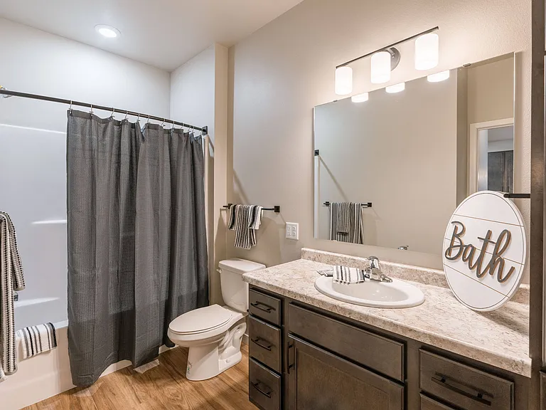 Fargo, ND Prairiewood Meadows | LivingFargo, ND Prairiewood Meadows | Bathroom