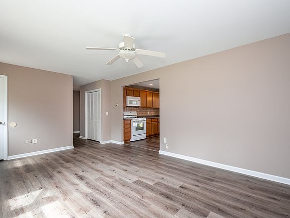 4th image of 2312 Briar Ln