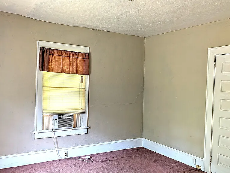 672 Bowden St — Photo 5