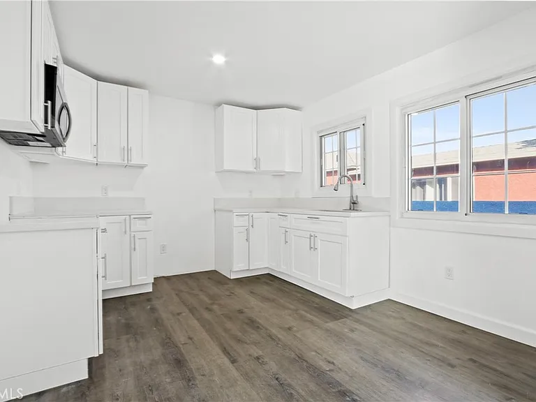 11006 S Truro Ave — Photo 10