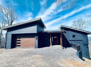 302 Spring House Dr, Burnsville, NC 28714