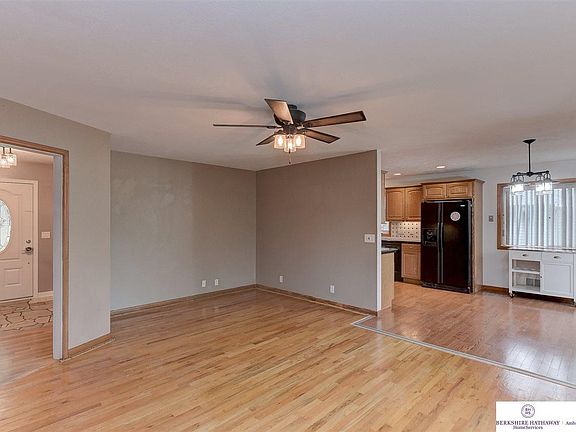 4th image of 1529 S 122nd St