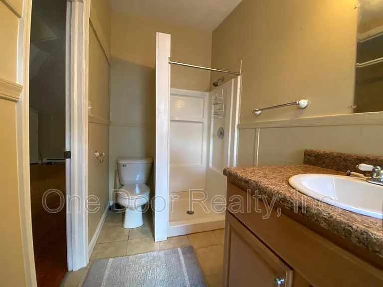 1107B Richmond Rd — Photo 4