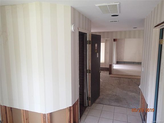 2nd image of 147 Parkway Dr