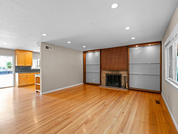 3rd image of 421 Deodara Dr
