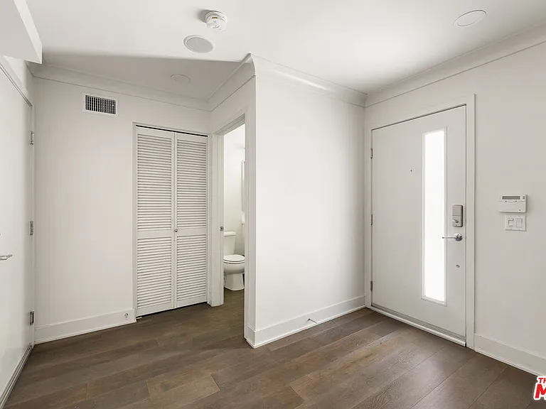 2204 Fox Ln — Photo 3