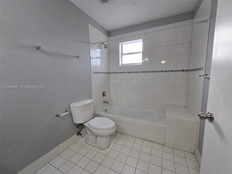 1627 NW 18th St #403 — Photo 10