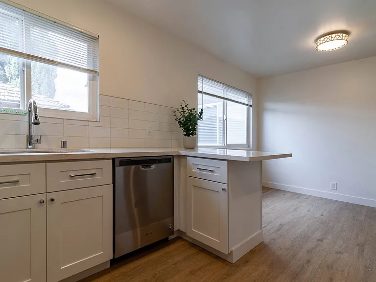550 N. Fair Oaks Ave — Photo 14