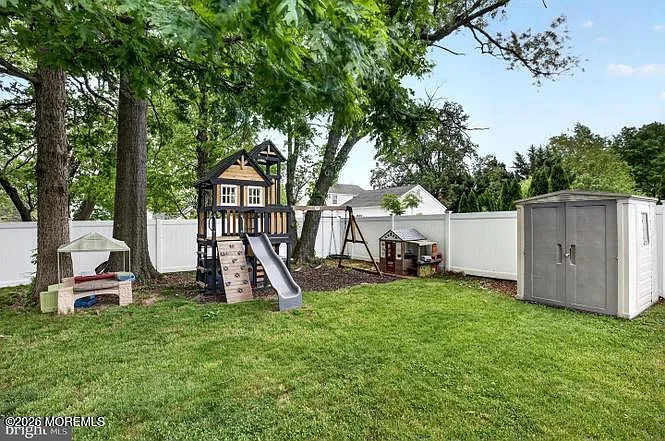 3 bed, 2.0 bath, 1507 sqft, $2,300 — Photo 4