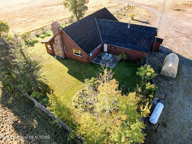 Listing photo 4