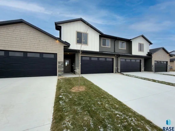 2818 E Hazelnut St, Brandon, SD 57005