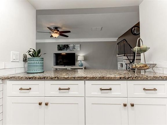 5th image of 6980 Roswell Rd Unit B6