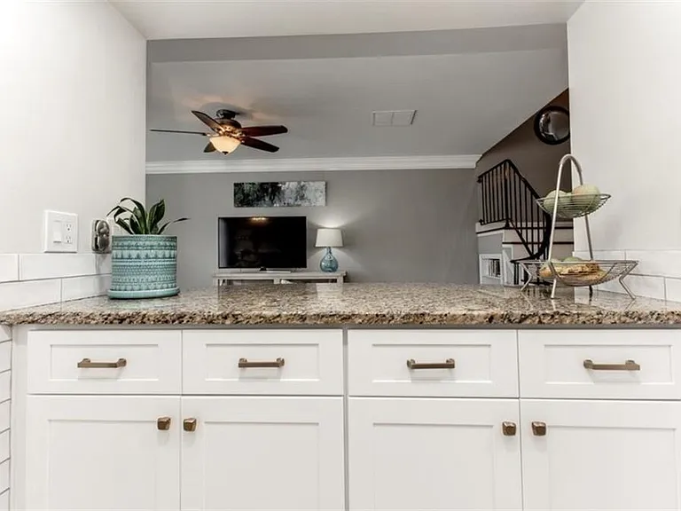 6980 Roswell Rd #B6 — Photo 5