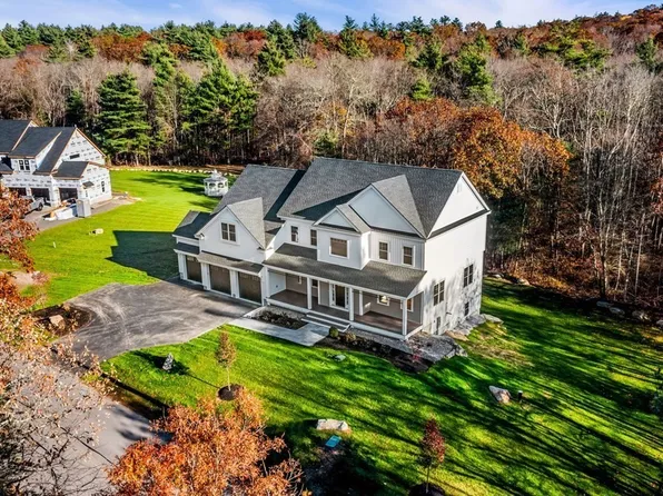 82 Chamberlain St, Holliston, MA 01746