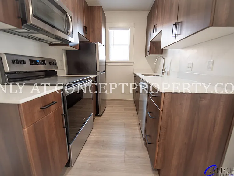 Clairmont — Photo 33