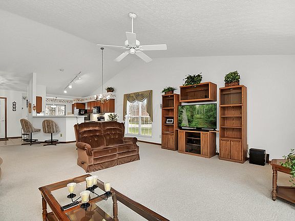 3rd image of 8833 Taylor Woods Dr