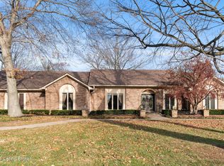 9005 Linn Station Rd, Hurstbourne, KY 40222