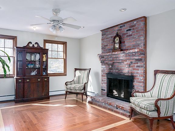 2nd image of 208 Thayer St