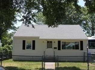 27 Campechi St, Springfield, MA 01104