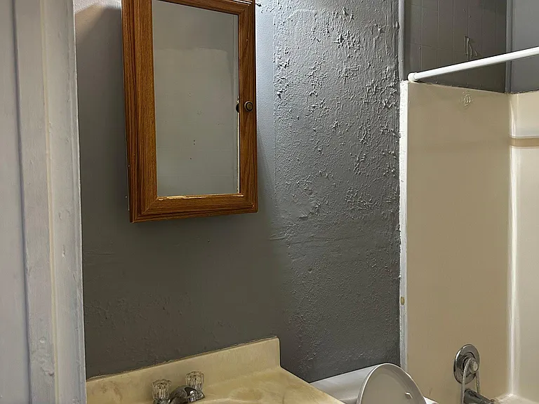 541 Williams Ave #C — Photo 5