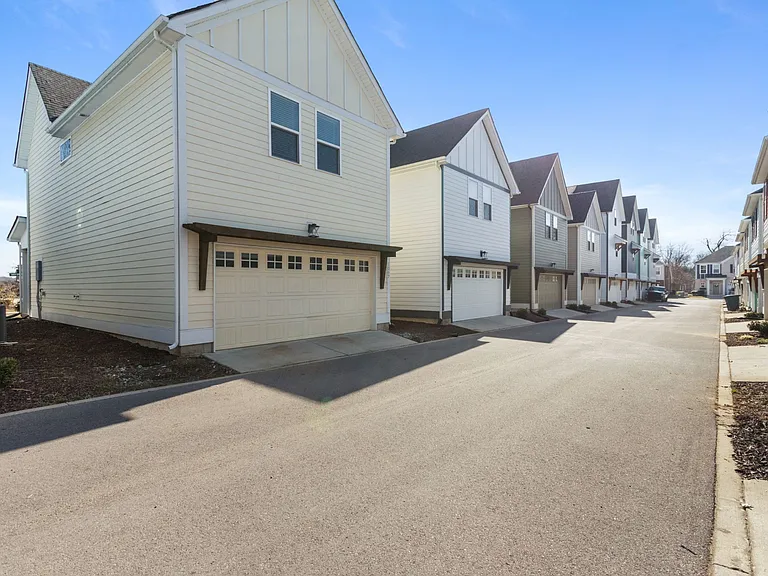 1067 Emery Bay Cir — Photo 29