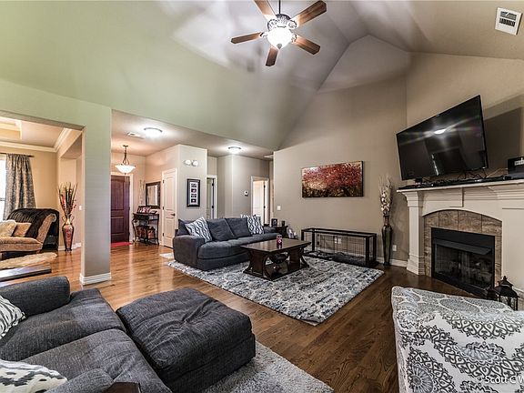 5th image of 2806 Wright Ave