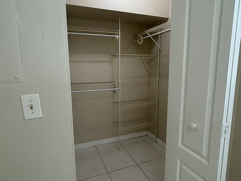 2401 Janet St — Photo 10