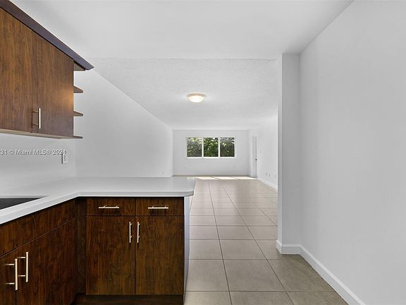 5th image of 6940 Miami Gardens Dr #1330