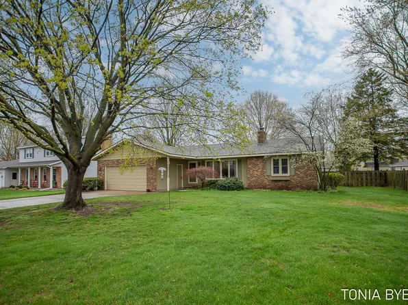 2594 W Chester Dr, Zeeland, MI 49464