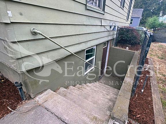 3rd image of 127 SW 6th St #127SW62