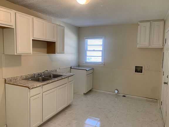 3rd image of 914 Wainwright Ave