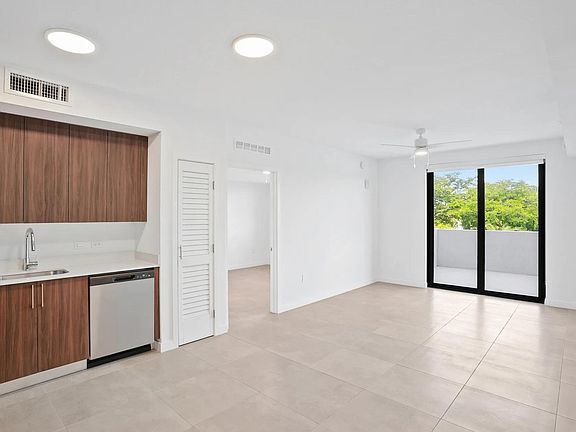2nd image of 5422 N University Dr #1111