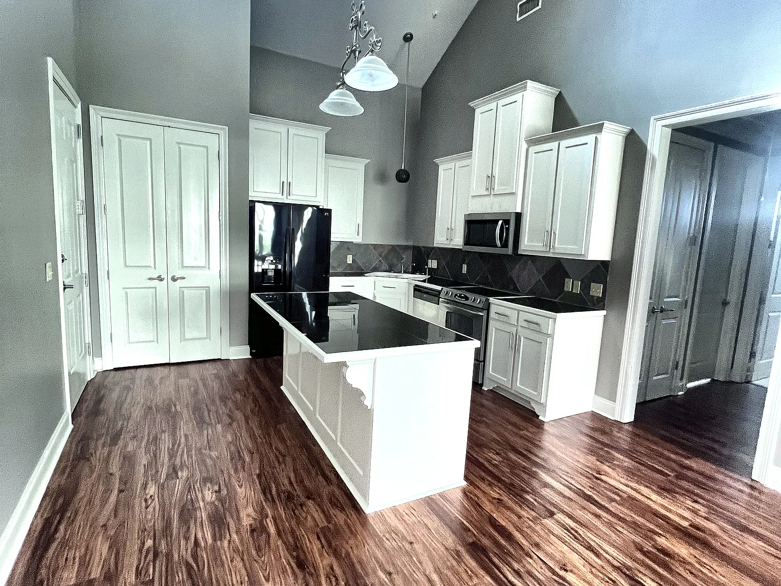 2 bed, 1324 sqft, $1,875 — Photo 2