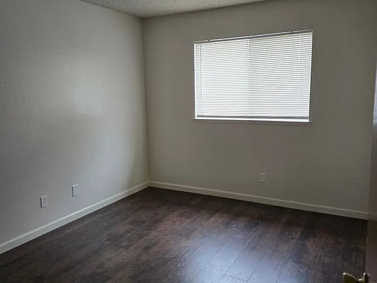2536 W Chestnut Ct — Photo 7