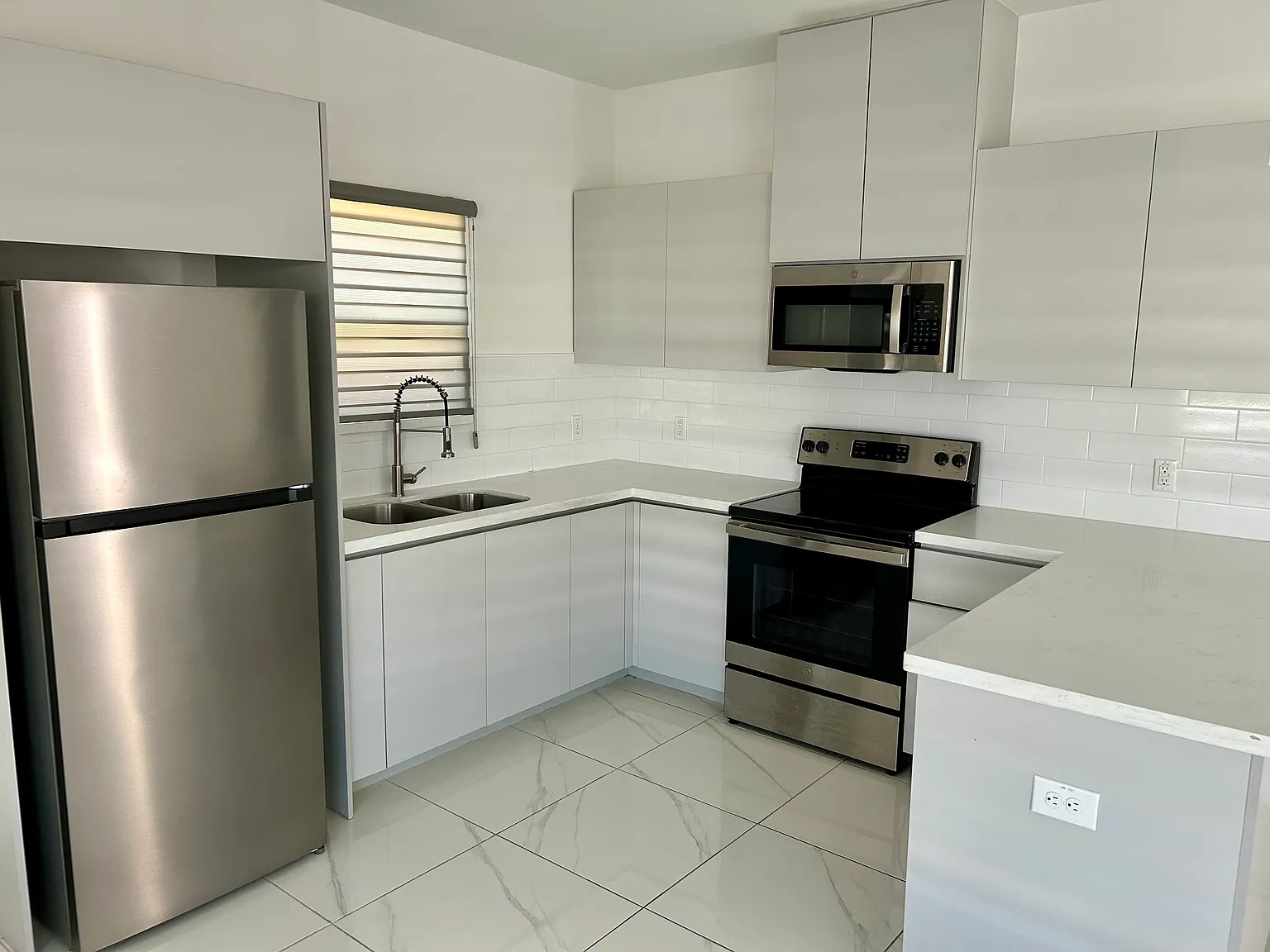 2 bed, 950 sqft, $1,200 — Photo 4